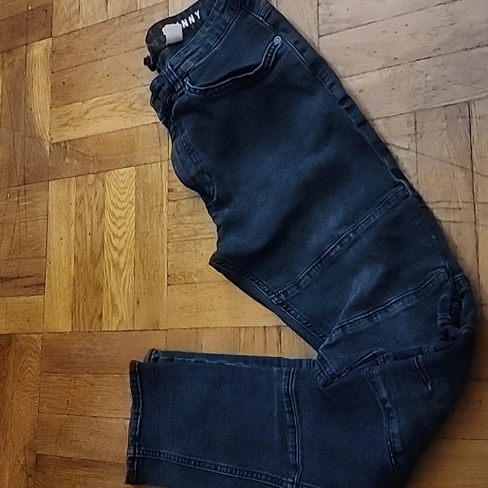 [Item 32 ]H&M black skinny jeans